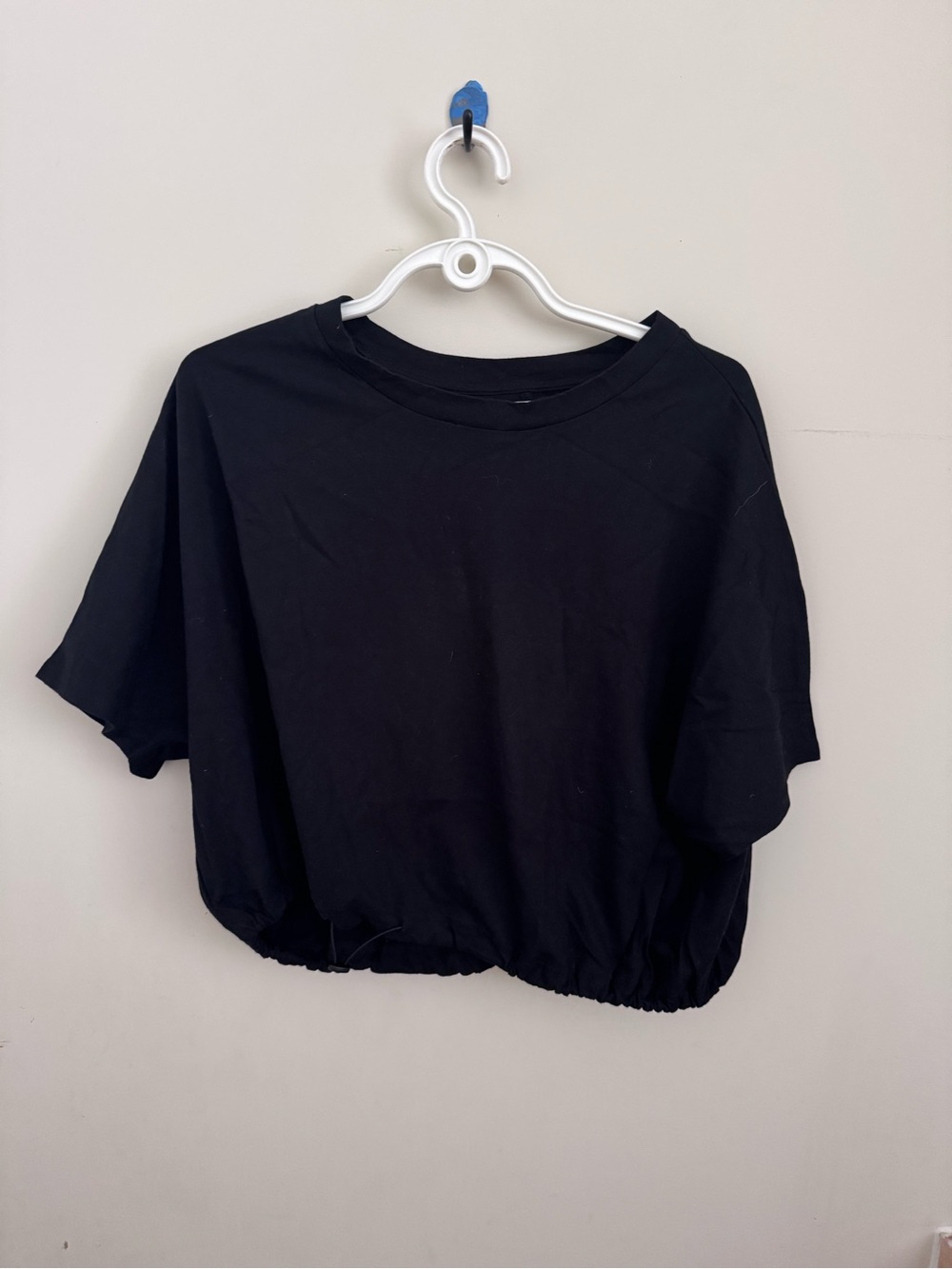 OAK + FORT Black Cropped Elastic-Hem Tee